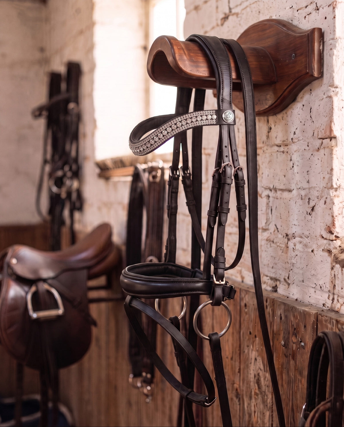 Frontal Hestia sur un bridon en sellerie, cuir noir (image de synthèse)