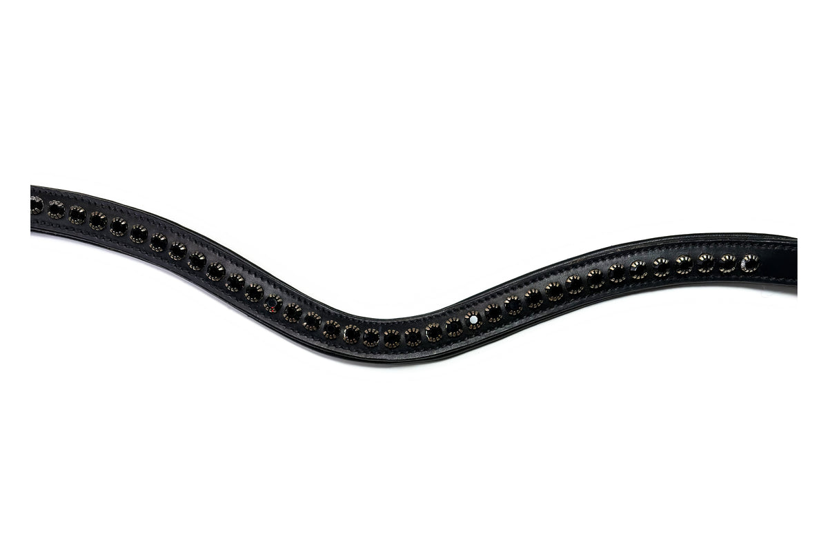 Gros plan des strass du frontal Metis Noir, cuir noir